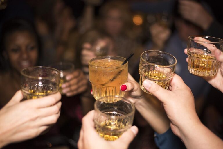 Dejar de consumir alcohol, nueva tendencia de Silicon Valley