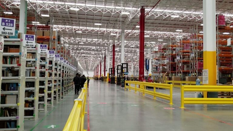 Llega a CDMX centro de entrega de Amazon