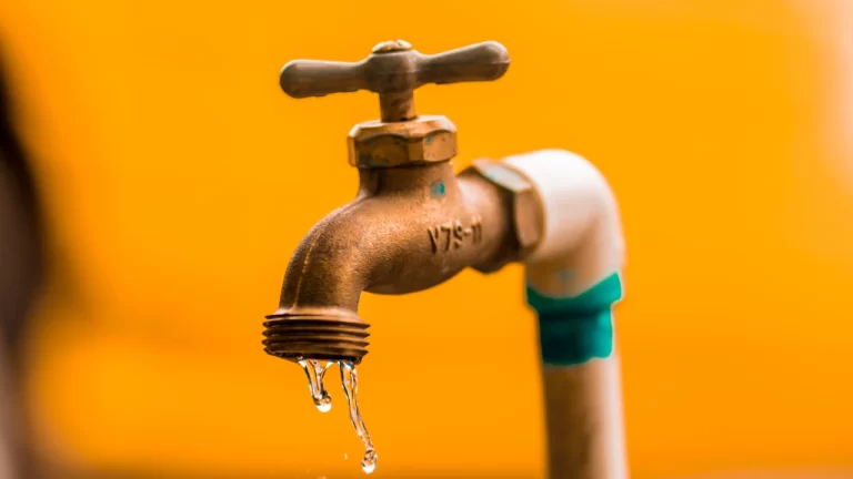 Eventos climáticos extremos reducen las reservas de agua
