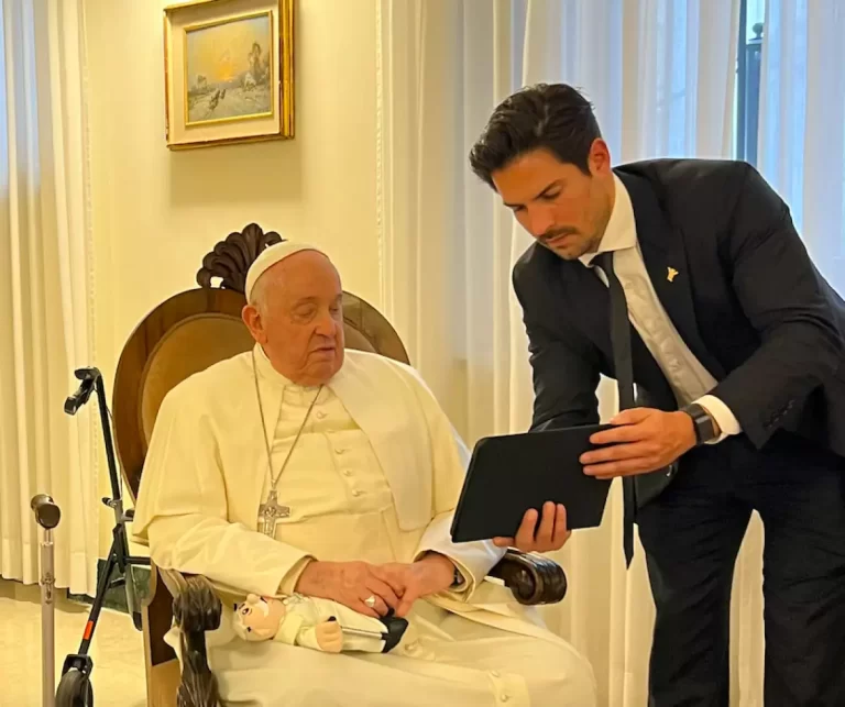 Víctor González Herrera se reúne con el Papa Francisco para impulsar la paz