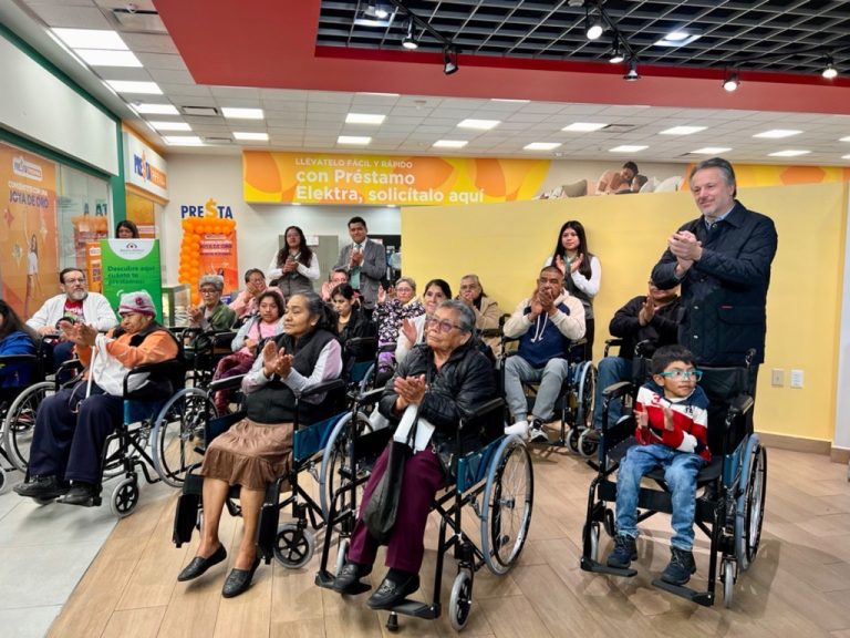 Banco Azteca facilita movilidad con 50 sillas entregadas