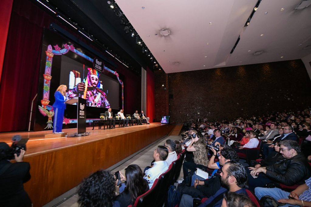 Banco Azteca patrocina evento que honra tradiciones mexicanas