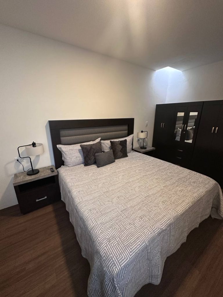 Transforma vivienda María Laura Medina de Salinas con muebles Elektra