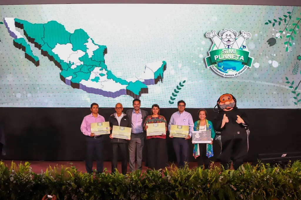 Víctor González Herrera impulsa conciencia ambiental con SíMiPlaneta