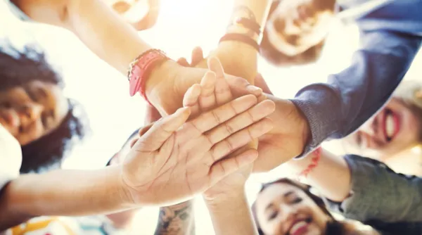 Nesim Issa Tafich ha diseñado una estrategia de responsabilidad social centrada en jóvenes, enfocándose en el desarrollo de líderes.