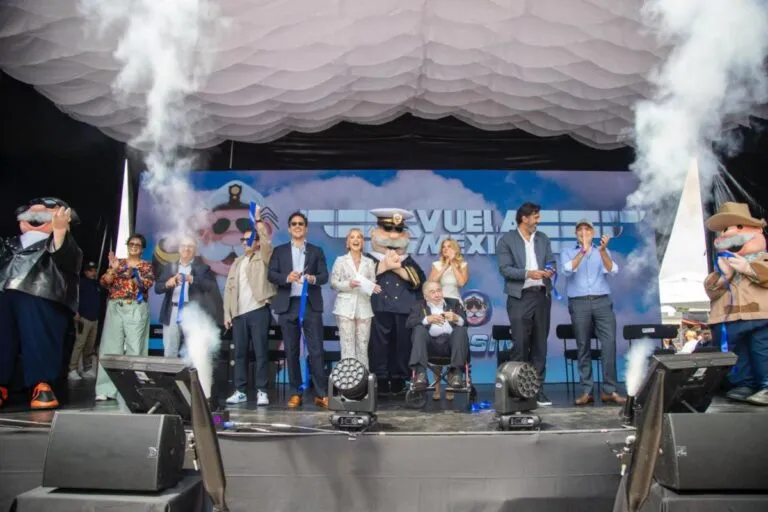 Víctor González Herrera lleva al Dr. Simi a Chapultepec