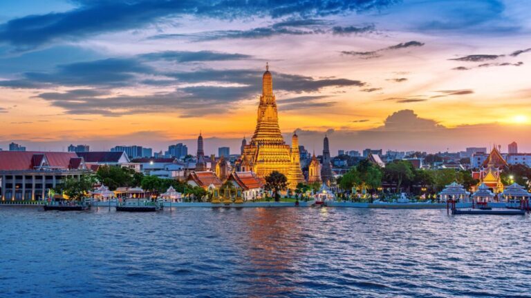 Vista urbana de Bangkok como ciudad accesible para vivir y trabajar en el extranjero