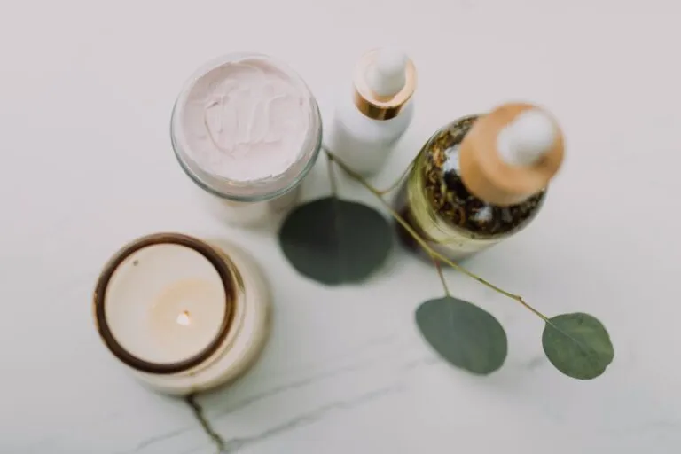 Cosméticos naturales de Bana Cosmetics en México con diseño moderno y enfoque sostenible en la industria de la belleza