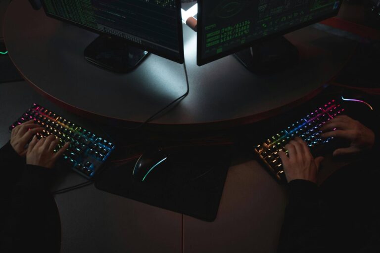Representación moderna de ciberseguridad en Colombia con innovación y resiliencia ante ataques digitales en 2025