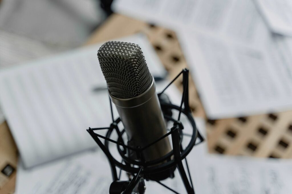 Expertos analizan innovación portuaria sostenible en Chile durante el estreno del TOC Podcast en español