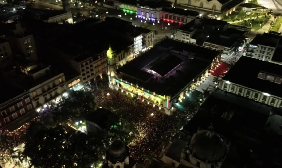 Muchos jarochos presenciaron el último Grito de Independencia de Patricia Lobeira Rodríguez como alcaldesa.