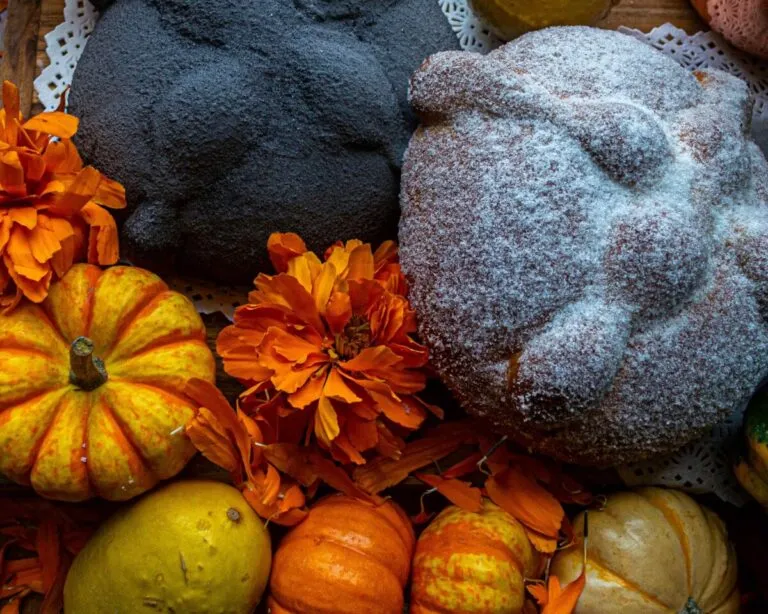 Pan de muerto relleno con figuras creativas destaca como innovación gastronómica en Veracruz