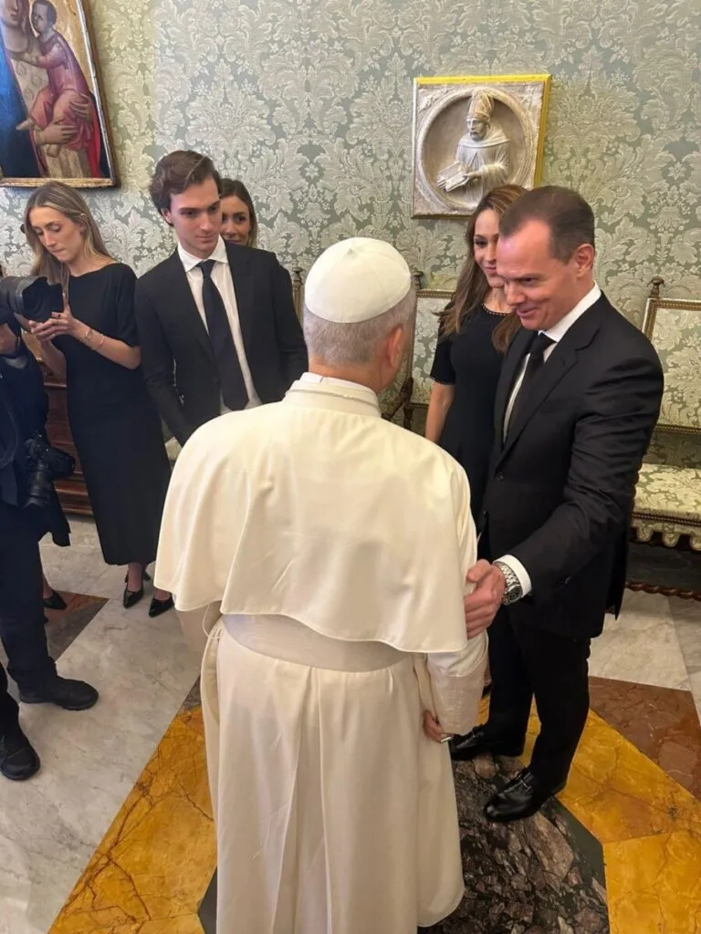 Olegario Vázquez Aldir sostiene audiencia privada con el Papa León XIV en el Vaticano