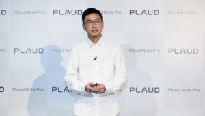 Plaud integra hardware y software para grabar y transcribir reuniones con IA en entornos profesionales
