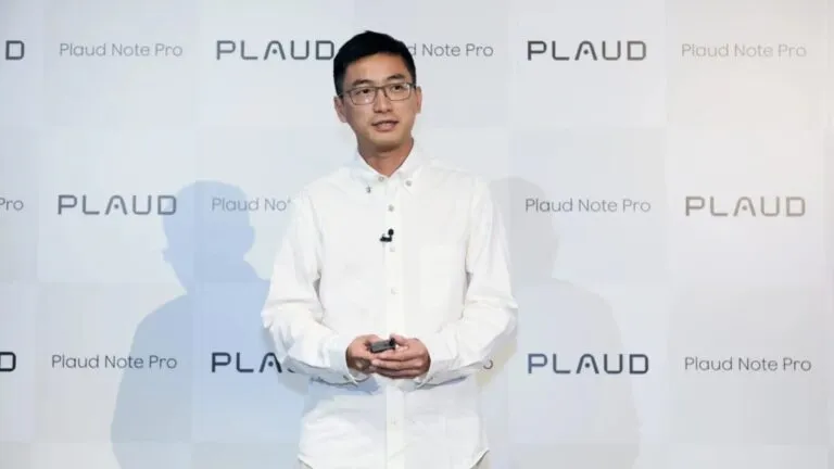 Plaud integra hardware y software para grabar y transcribir reuniones con IA en entornos profesionales