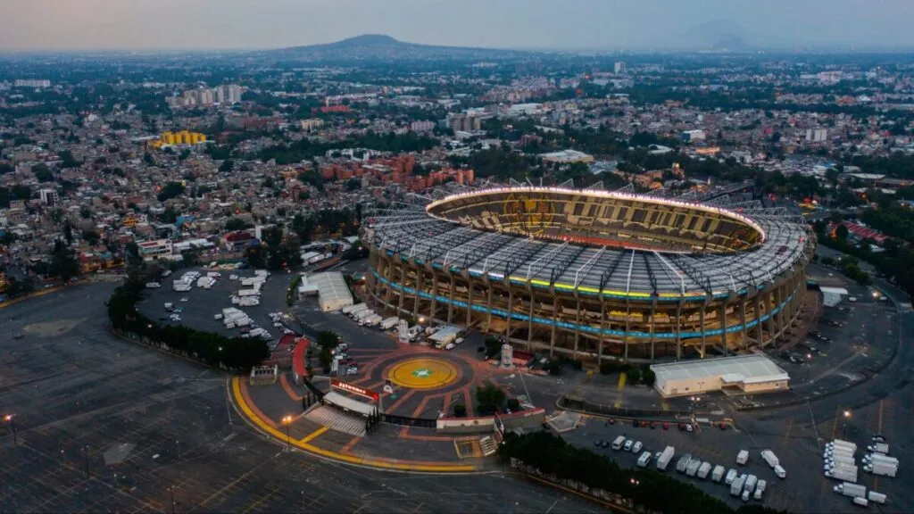 Startup colombiana Fanki implementa boletos digitales y tecnología sin efectivo en el Estadio Azteca.