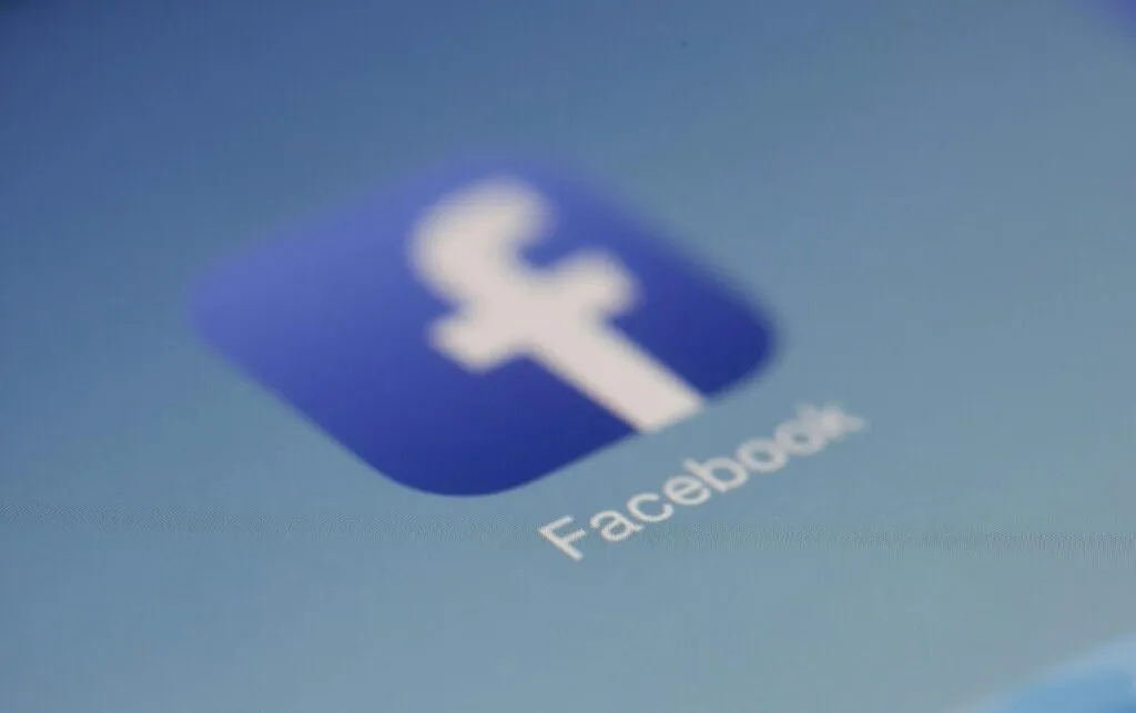 Estrategia de Meta para reinventar Facebook y reconectar con millennials rumbo a 2030