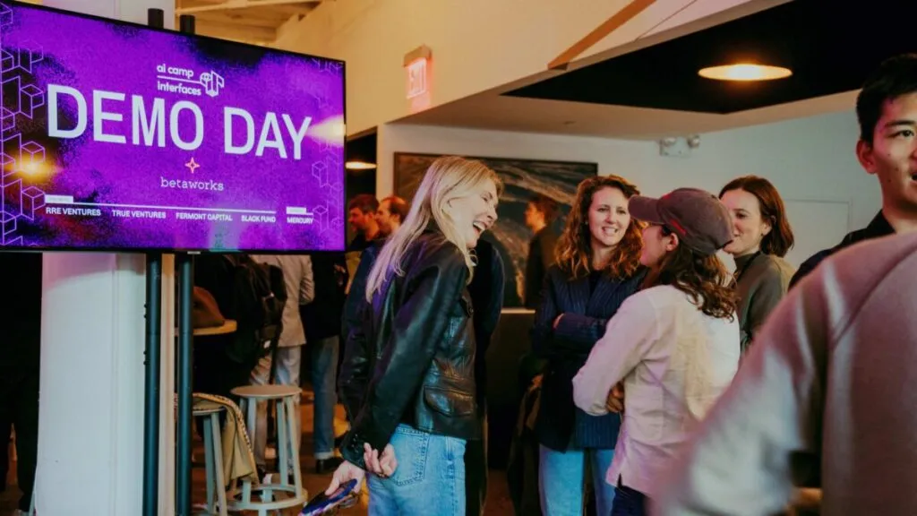 Representación visual de startups creando nuevas interfaces de IA y herramientas digitales innovadoras