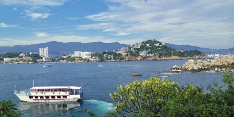 Hoteles en Acapulco reactivándose con inversión privada tras el paso del huracán Otis