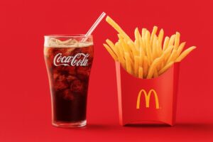 Ilustración de la alianza Coca-Cola y McDonald’s como modelo global de integración y expansión