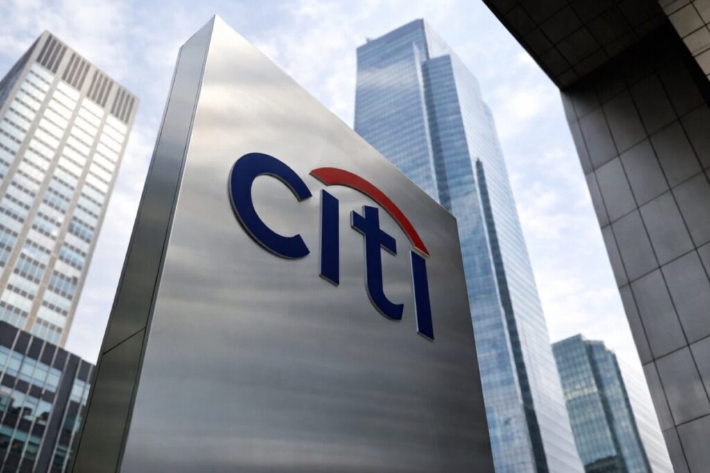 Torre corporativa de Citi México con diseño moderno, representa transformación financiera y expansión estratégica
