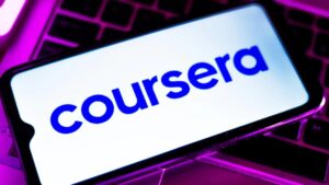 Coursera Udemy pactan fusión en EE UU valuada en 2.5 mil millones con cierre en 2026 y productos de IA para empresas y usuarios