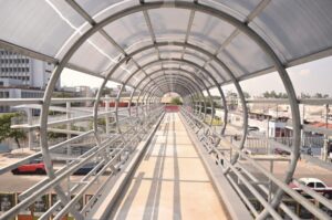 Nuevo puente peatonal inaugurado por Paty Lobeira en Avenida Cuauhtémoc, Veracruz.