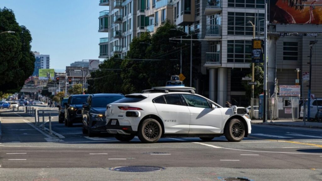 Vehículos autónomos operando en zonas urbanas de Estados Unidos con tecnología avanzada