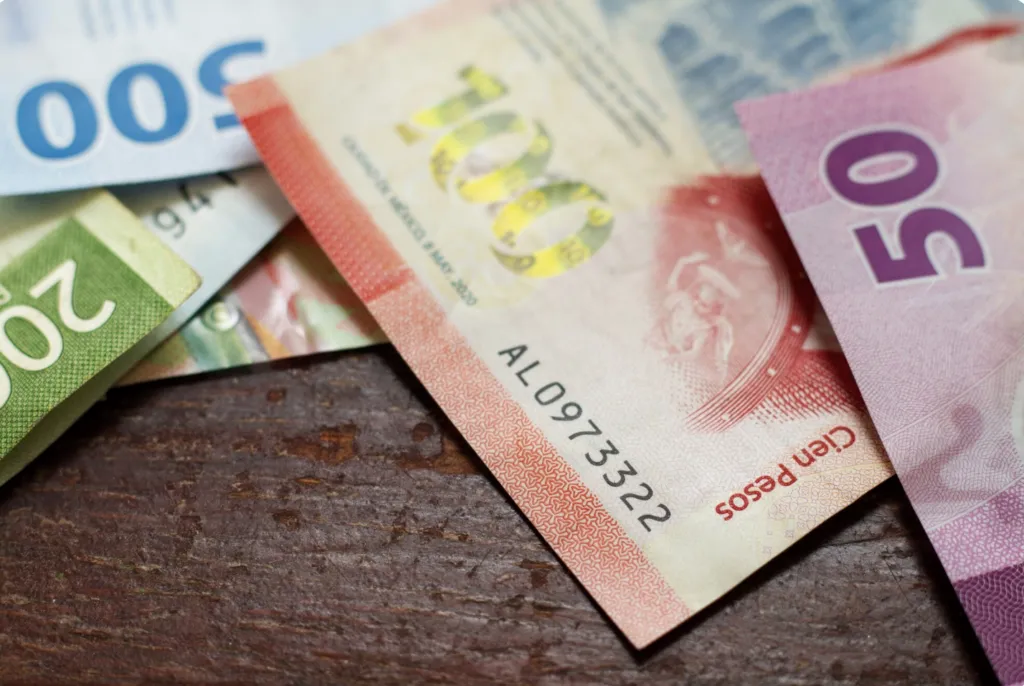 Cómo los gastos imprevistos afectan la estabilidad financiera familiar