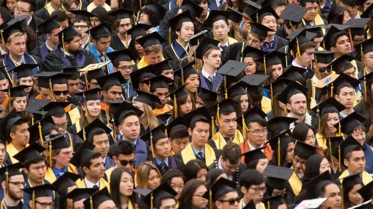 abandono universitario como símbolo de ambición en el ecosistema tecnológico de Estados Unidos