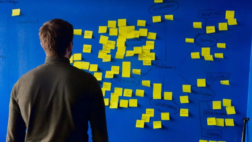 Pitch deck de startups evaluado por inversionistas durante eventos de venture capital