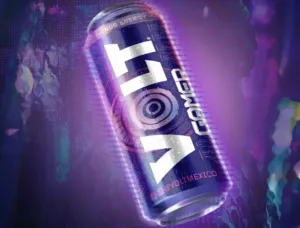 Lata de VOLT bebida energizante acompañando actividades juveniles como gaming y estudio.