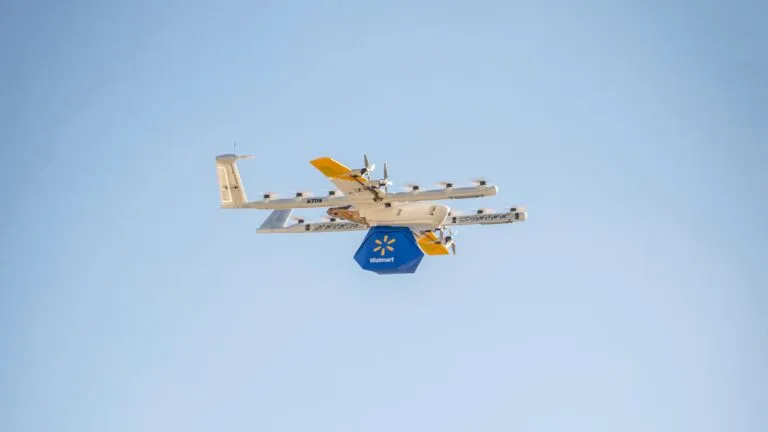 Wing expande su servicio de entregas con drones a más tiendas Walmart en Estados Unidos