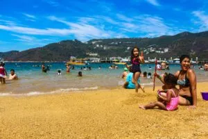 Representantes de Acapulco y del Bajío en caravana turística para promover vuelos y negocios turísticos entre ambas regiones.