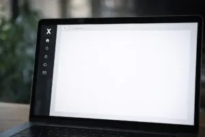Pantalla de plataforma X sin contenido representando caída de X global