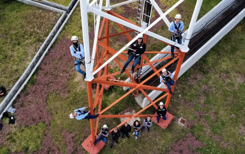 Ariel Picker expone sobre participación femenina en ciencia y tecnología.