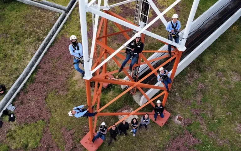 Ariel Picker expone sobre participación femenina en ciencia y tecnología.