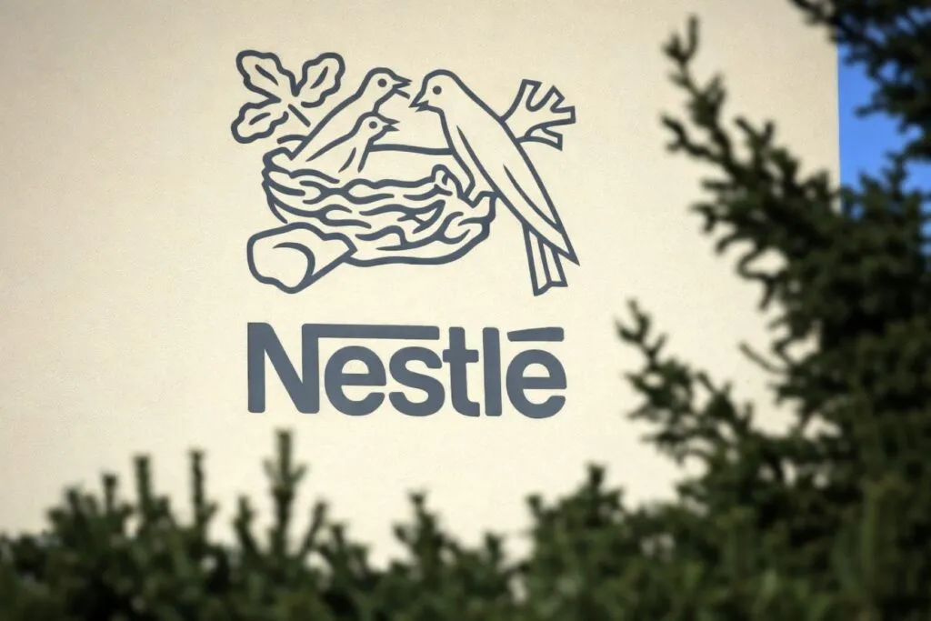 Planta de Nestlé operando 24/7 para evitar escasez de fórmula infantil tras crisis de contaminación