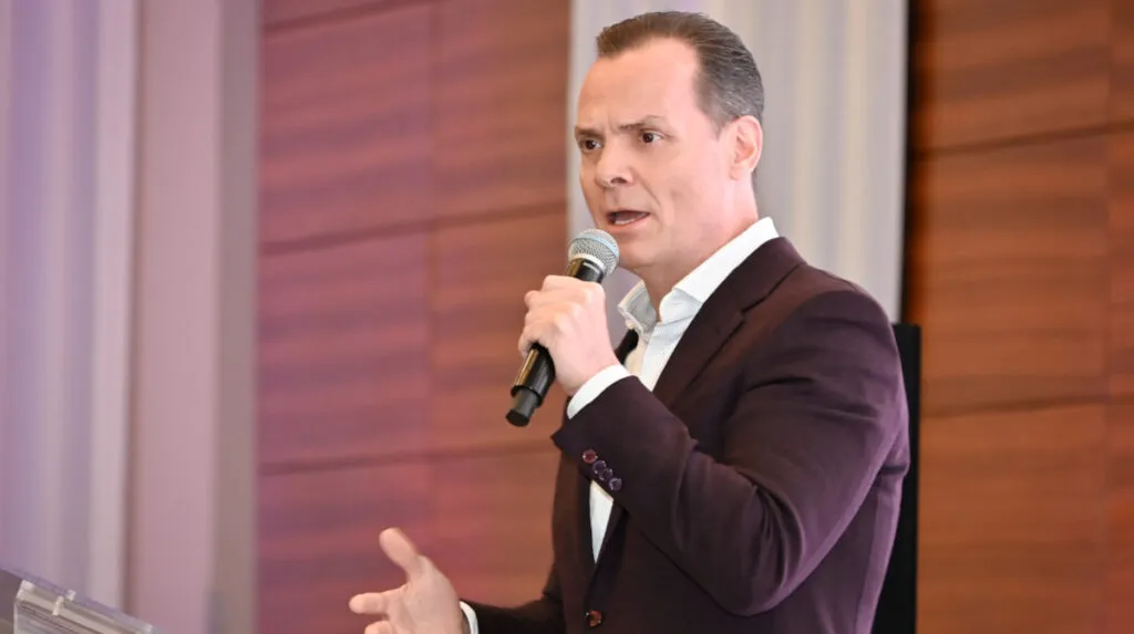 Grupo Vazol de Olegario Vázquez Aldir y Banco Multiva tienen en la mira a los jóvenes como un área de oportunidad.