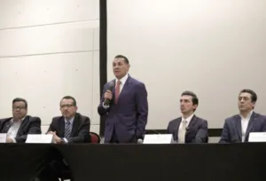 Alfonso Godínez Pichardo y líderes sindicales, entre ellos Alejandro Martínez Araiza.