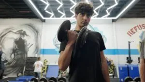 Cal AI aplicación de inteligencia artificial que analiza alimentos y calcula calorías para seguimiento nutricional