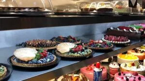 La Esperanza historia muestra crecimiento de panadería mexicana con múltiples sucursales y producción artesanal