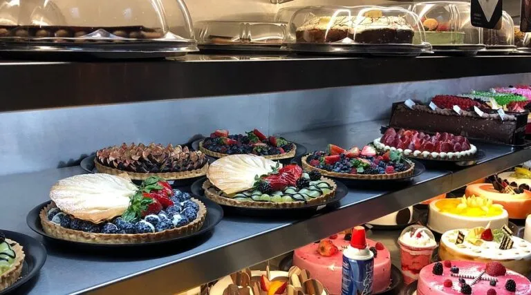 La Esperanza historia muestra crecimiento de panadería mexicana con múltiples sucursales y producción artesanal