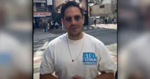 El CEO de Farmacias Similares, Víctor González Herrera, inaugurará una pop-up store enfocada en el personaje del Dr. Simi.