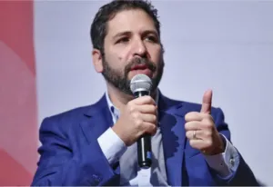 La empresa liderada por Ariel Picker entregó 110 kits de higiene personal a familias provenientes de distintos estados del país.