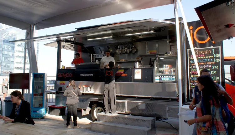 Food trucks como startups crecen en ciudades con modelos ágiles y rentables dentro del mercado global de comida callejera