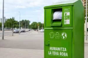 Contenedores inteligentes del proyecto TexMat para reciclar ropa usada y fomentar economía circular en España