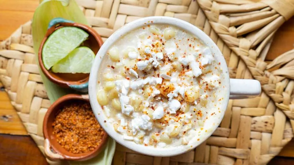 Esquites premium en locales modernos impulsan startups gastronómicas y nuevas experiencias de comida urbana en México
