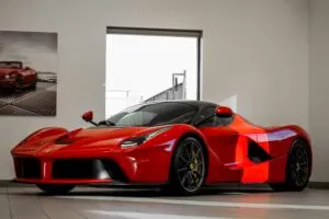 Marcas deportivas europeas generan mayores ganancias con autos premium y estrategias de exclusividad