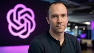 Greg Brockman en oficinas tecnológicas de OpenAI impulsando innovación y expansión global de ChatGPT